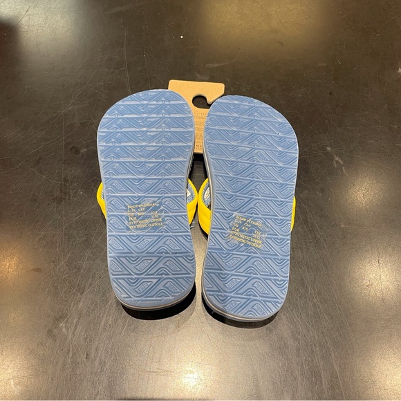 Reef Ahi Flip Flops - Picture 3 of 4